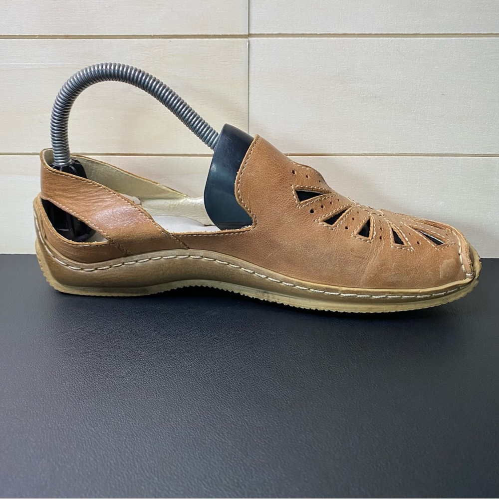 2/$40 Rieker Tan Cut-Out Flats Size 6.5 - Picture 3 of 12